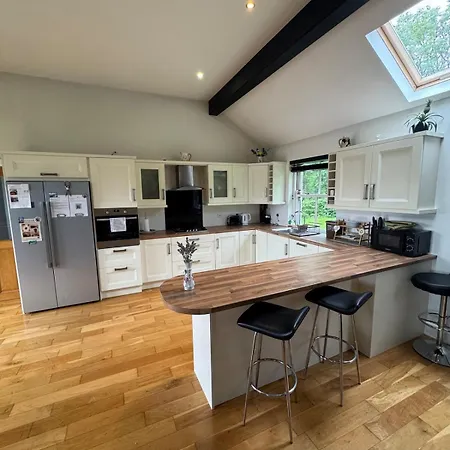 The Rose & Pearl Retreat * 발린토버