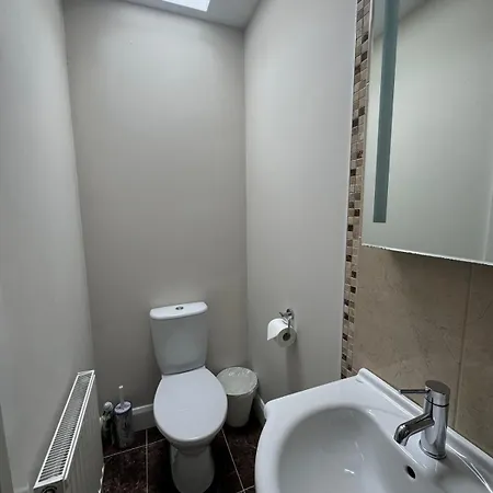 The Rose & Pearl Retreat 발린토버