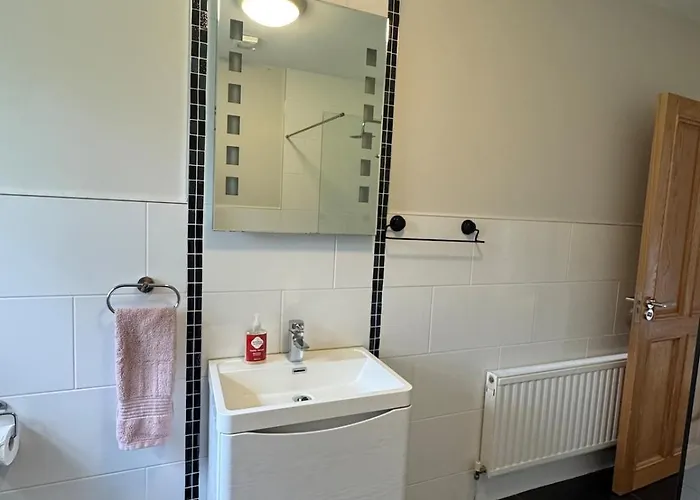 The Rose & Pearl Retreat